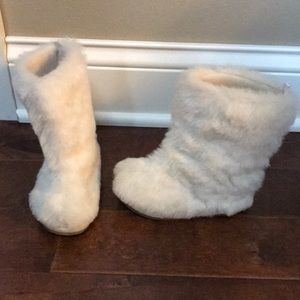 Gymboree white fur boots